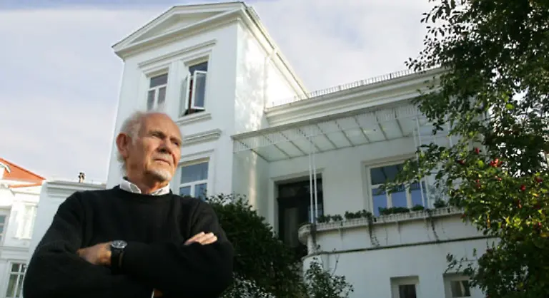 1888-zieht-die-Familie-nach-Bremen-im-Bild-das-Wohnhaus-mit-dem-jetzigen-Besitzer-Heinz-Thiess