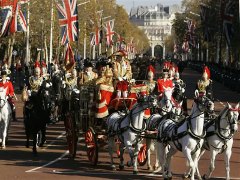 Dazu-waren-fuer-Montagmittag-mehr-als-2000-Ehrengaeste-unter-ihnen-auch-deutsche-Adlige-aus-der-Familie-von-Prinz-Philip-in-die-Westminsterabtei-eingeladen-worden