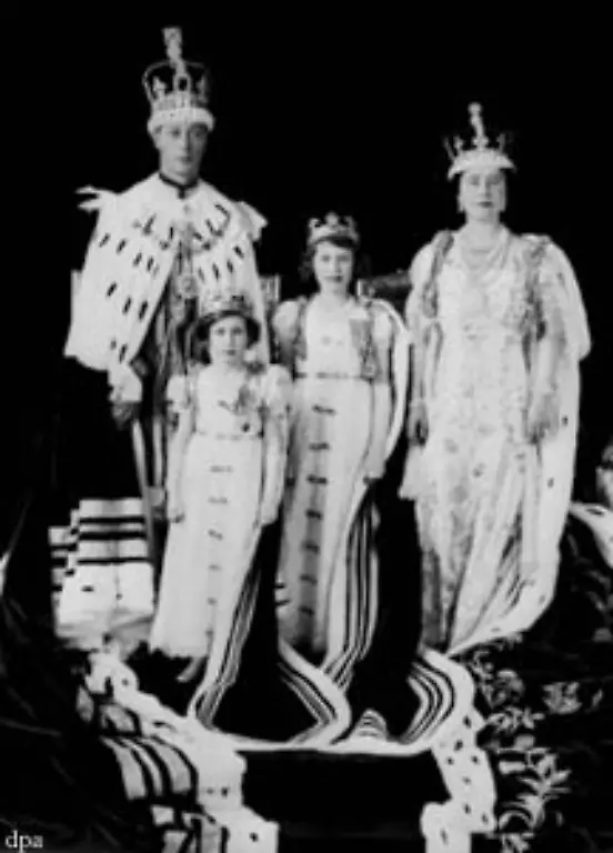 dass-ihre-Eltern-Koenig-George-VI-und-Elizabeth-schon-1937-und-damit-viel-frueher-als-geplant-gekroent-wurden