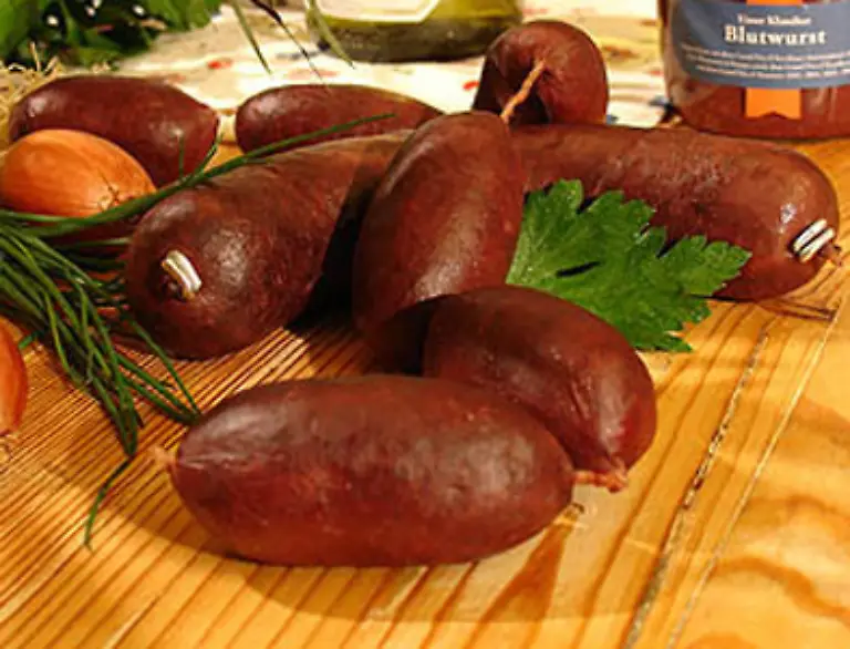 die-Blutwurst-sein-die-sie-gern-in-ihrem-Lieblingsrestaurant-in-Berlin-bestellt