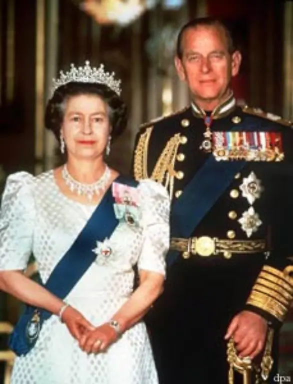 Niemand-behandelt-die-Queen-wie-einen-normalen-Menschen-Und-einer-der-Gruende-warum-die-Ehe-zwischen-der-Queen-und-Prinz-Philip-nun-seit-60-Jahren-haelt-ist