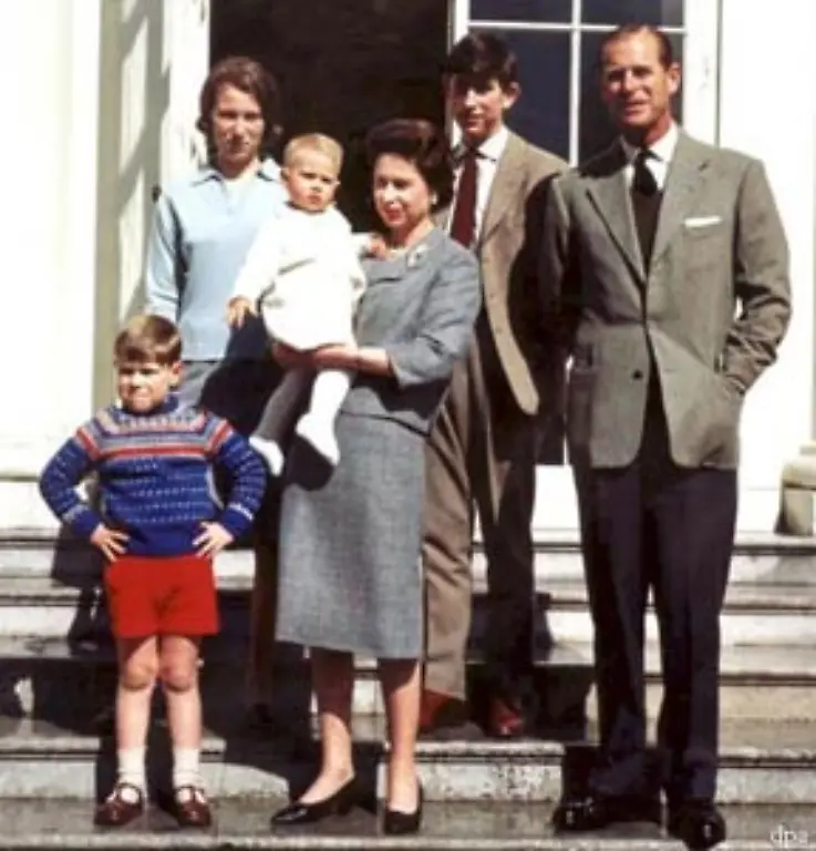 Als-Referenz-an-Prinz-Philip-tragen-sie-den-persoenlichen-Familiennamen-Mountbatten-Windsor