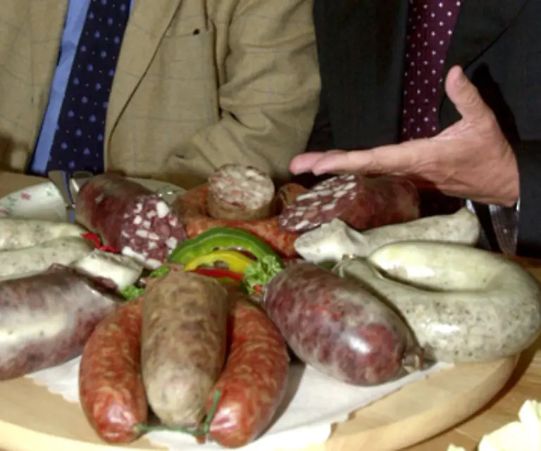 Wer-keinen-Metzger-um-die-Ecke-hat-dem-kann-geholfen-werden-Im-Internet-werden-bereits-verschiedenste-Wurstspezialitaeten-und-Delikatessen-zum-Kauf-angeboten