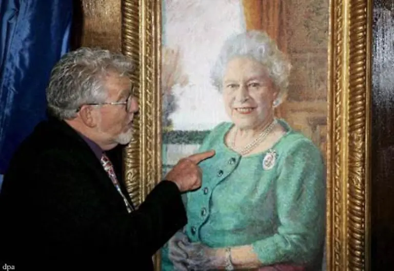 Inzwischen-blickt-die-Queen-auf-ein-ueberreiches-Leben-zurueck-Sie-hat-fuer-139-Portraets-stillgesessen