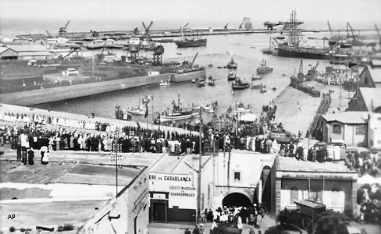 Denn-das-reale-Casablanca-im-damals-franzoesischen-Marokko-war-im-Zweiten-Weltkrieg-umkaempft-Das-Bild-zeigt-den-strategisch-wichtigen-Hafen-der-Stadt-im-November-1942