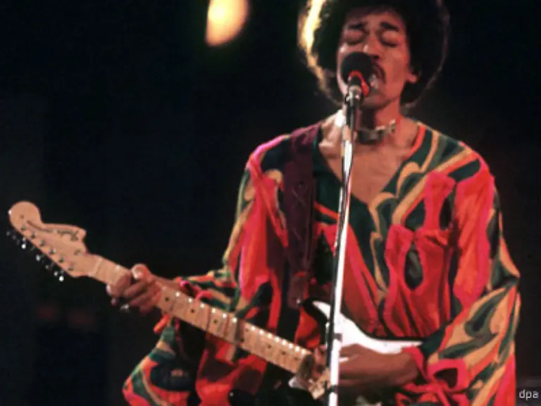 Die-Welt-verliert-einen-der-populaersten-Musiker-seiner-Zeit-der-mit-seiner-legendaeren-und-experimentellen-Spielweise-auf-der-E-Gitarre-die-Entwicklung-der-Rockmusik-nachhaltig-beeinflusste