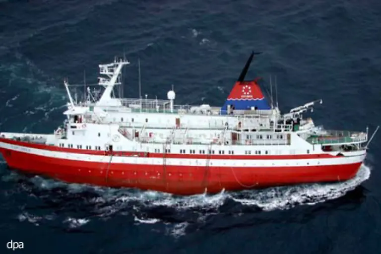 Die-Explorer-war-ein-in-die-Jahre-gekommenes-Kreuzfahrtschiff