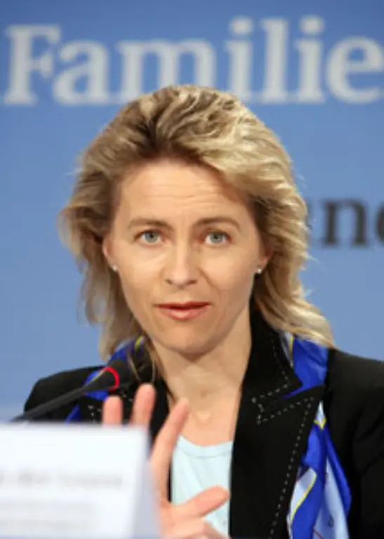 Die-CDU-gab-sich-bei-ihrem-Parteitag-in-Hannover-im-Dezember-2007-im-Rahmen-des-neuen-Parteiprogramms-auch-neue-Grundsaetze-zur-Familienpolitik