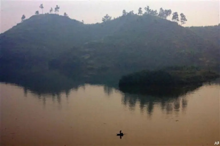 Von-der-Zaehmung-des-Jangtse-traeumen-chinesische-Herrscher-schon-lange-Schon-kurz-nach-der-Gruendung-der-Republik-China-im-Jahr-1912-lange-bevor-die-Kommunistische-Partei-KP-China-die-Kontrolle-uebernahm-planten-die-damaligen-Landesvaeter-Daemme-zu-bauen