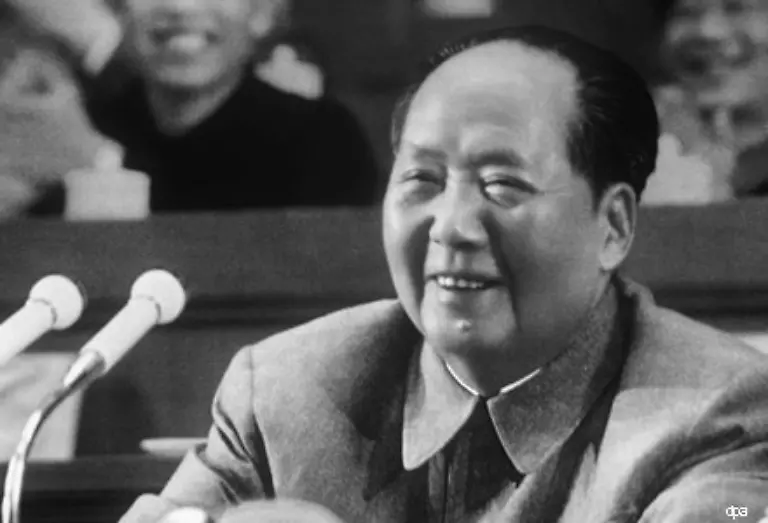Ende-der-50er-Jahre-startete-Mao-Tsetung-der-Vorsitzende-der-Kommunistischen-Partei-Chinas-einen-erneuten-Versuch-der-jedoch-aus-finanziellen-Gruenden-versandete