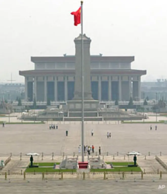 Auch-Proteste-wurden-laut-und-verstummten-wieder-als-am-4-Juni-1989-auf-dem-Platz-des-Himmlischen-Friedens-der-Demokratiebewegung-in-China-ein-blutiges-Ende-gesetzt-wurde