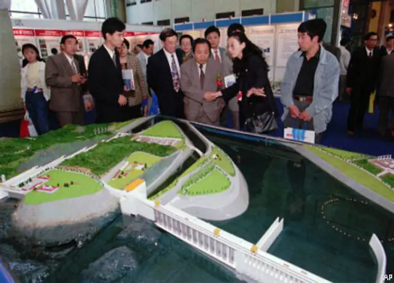 Ein-Drittel-der-Abgeordneten-votierte-gegen-den-Bau-eine-bemerkenswert-hohe-Zahl-von-Gegenstimmen-fuer-damalige-chinesische-Verhaeltnisse