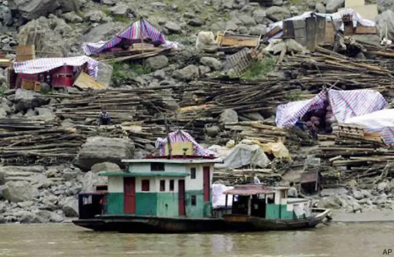 Wenn-das-Geld-ueberhaupt-ankam-und-nicht-laengst-in-den-Taschen-korrupter-Funktionaere-versickert-ist