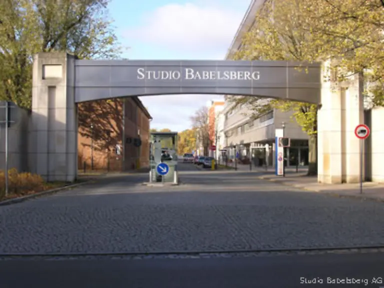 Filmzentrum-in-Berlin-und-Brandenburg-ist-das-Studio-Babelsberg-in-Potsdam-2007-wurden-hier-zwoelf-Kinofilme-gedreht-darunter-einige-Grossproduktionen-aus-Hollywood