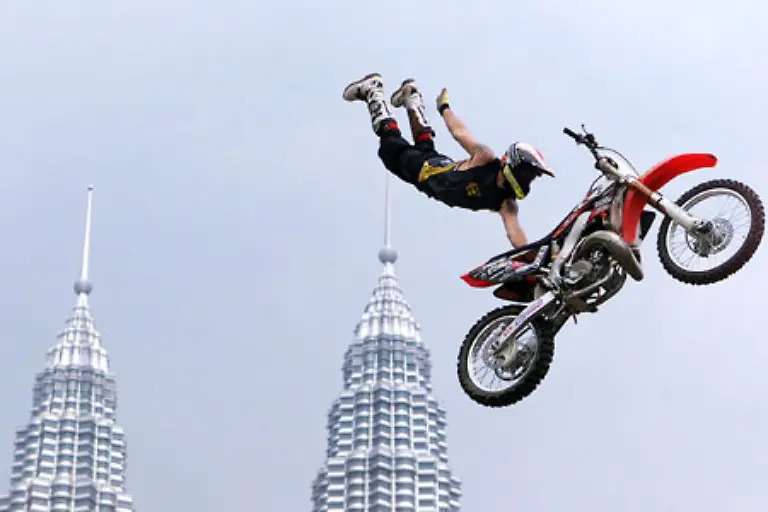 Und-immer-fuer-eine-nette-Kulisse-sorgen-Wie-hier-die-Petronas-Towers