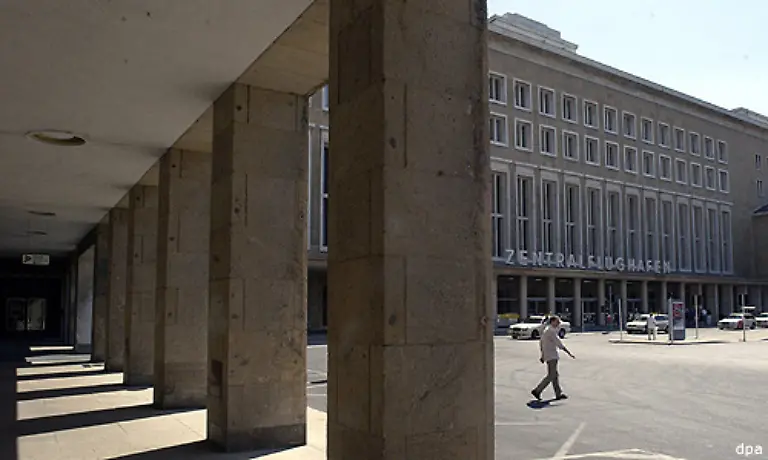 1934-plante-der-Architekt-Ernst-Sagebiel-die-Erweiterung-des-Flughafens-Er-sollte-sechs-Millionen-Passagiere-im-Jahr-abfertigen-Bis-1934-waren-es-gerade-mal-200-000-gewesen