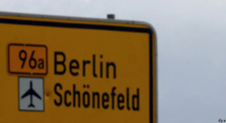 Nach-der-Schliessung-von-Tempelhof-soll-der-Berliner-Flugverkehr-zunaechst-ueber-Tegel-und-Schoenefeld-abgewickelt-werden