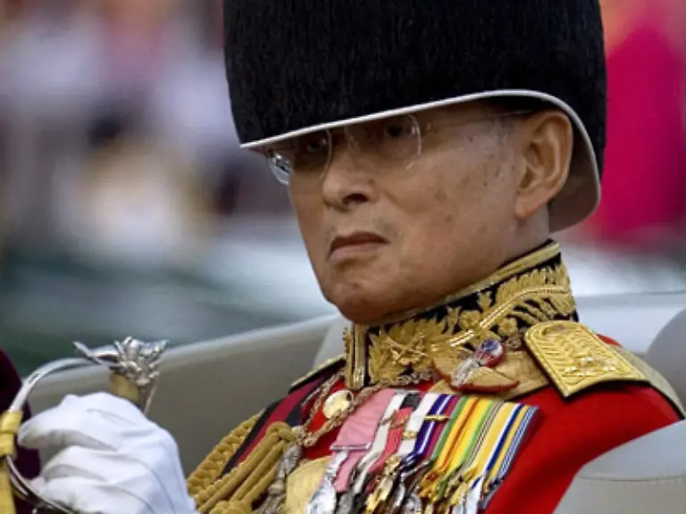 Thailands-Koenig-Bhumibol-Adulyadej-feierte-am-5-Dezember-2007-seinen-80-Geburtstag