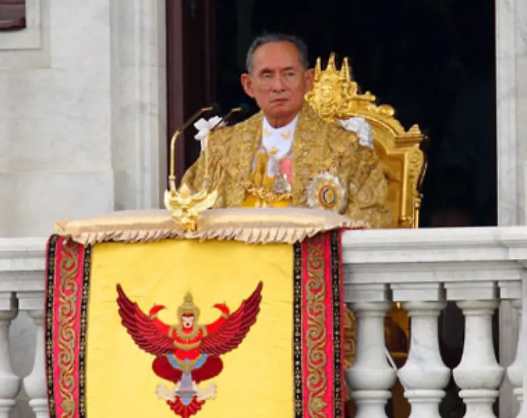 Bhumibol-nimmt-zwar-nur-repraesentative-Aufgaben-wahr