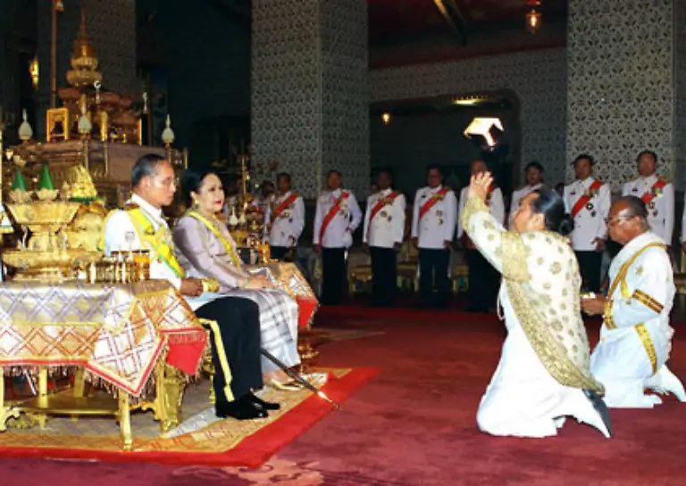 wird-aber-als-Gottkoenig-verehrt-hier-bei-einer-buddhistischen-Zeremonie-2006