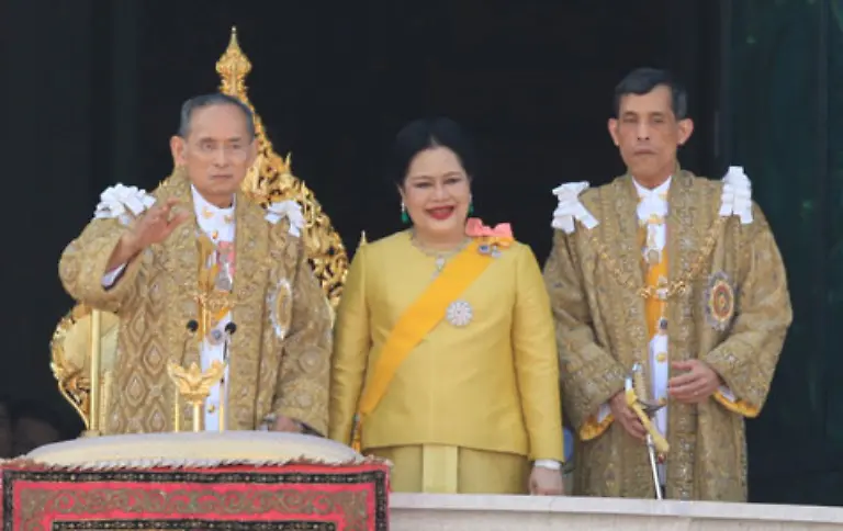 Doch-mit-Kronprinz-Vajiralongkorn-rechts-steht-ein-Nachfolger-schon-bereit