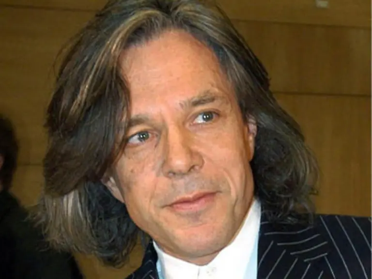 Aber-sicher-doch-Sein-erfolgreichster-war-sicherlich-Das-Syndikat-mit-Mario-Adorf-1972-Sein-Engagement-bei-den-Les-Humphries-Singers-jedoch-liess-es-nicht-zu-dass-er-zu-oft-drehte