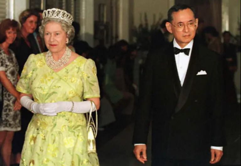 wie-Queen-Elizabeth-II