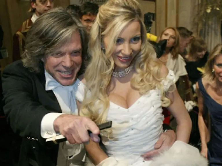 Es-folgen-Hits-wie-Mit-dir-sofort-und-ohne-Ende-So-wie-im-Film-Fass-mich-bloss-nicht-an-und-Warum-immer-ich-Sein-Platz-am-deutschen-Schlagerhimmel-scheint-gefestigt