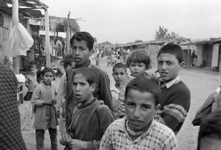 Das-trifft-vor-allem-die-Kinder-und-Jugendlichen-Sie-wachsen-in-den-Lagern-auf-umgeben-von-Soldaten-Das-Lager-Jebaliya-1971