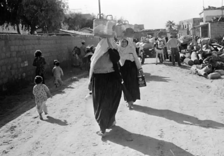 Es-herrschen-zum-Beispiel-wegen-fehlender-Kanalisationen-teils-katastrophale-sanitaere-Zustaende-Das-UN-Beach-Camp-in-Gaza-1973
