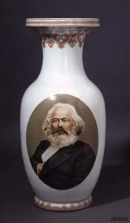 dieses-voelkerfreundschaftliche-Kitsch-Ungetuem-aus-Sowjetzeiten-Bodenvase-1953