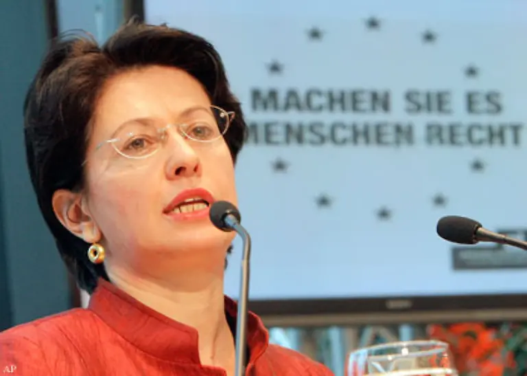Angst-ist-eine-treibende-Kraft-der-Weltpolitik-geworden-sagt-Barbara-Lochbihler-Generalsekretaerin-der-deutschen-Sektion-von-amnesty-international