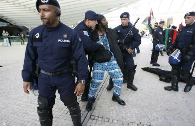 Wenn-die-Politik-der-Angst-erfolgreich-ist-verbreitet-sich-ein-Denken-der-Spaltungen-in-Wir-und-die-Anderen-in-Christen-und-Moslems-Araber-und-Europaeer-so-Lochbihler
