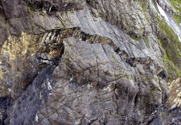Die-Felsen-zerklueften-133