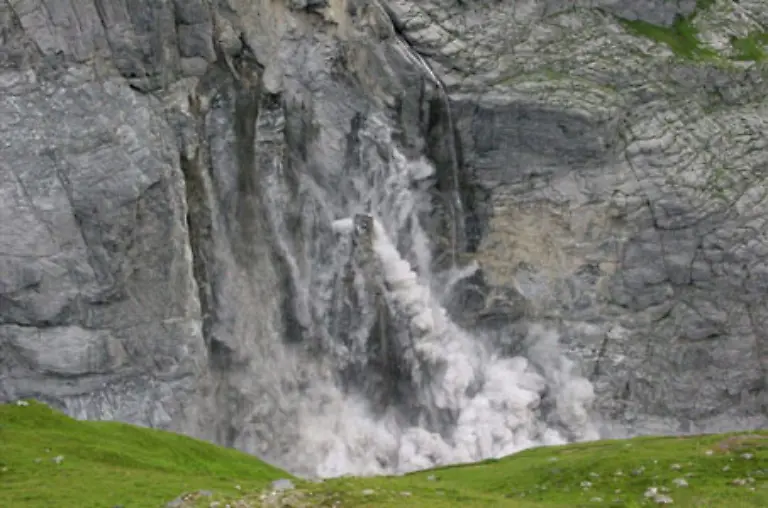 133-und-stuerzen-herab-wie-Teile-des-Eigers-in-der-Schweiz