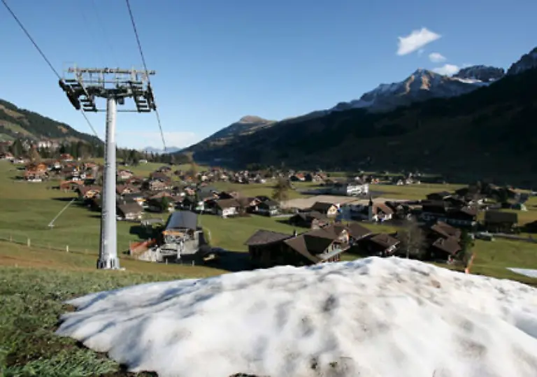 Dabei-schneiden-sich-die-Massen-an-Wintersportlern-damit-ins-eigene-Fleisch-Denn-wo-Schnee-fehlt
