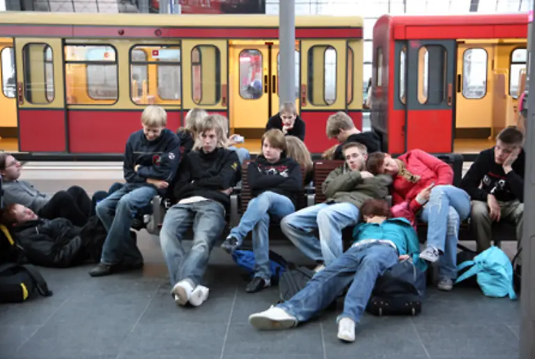 Gruende-dafuer-koennten-fehlendes-Wissen-zu-wenige-Praxis-Unsicherheit-sowie-ein-Mangel-an-Vorbilder-in-Sachen-Umgangsformen-sein