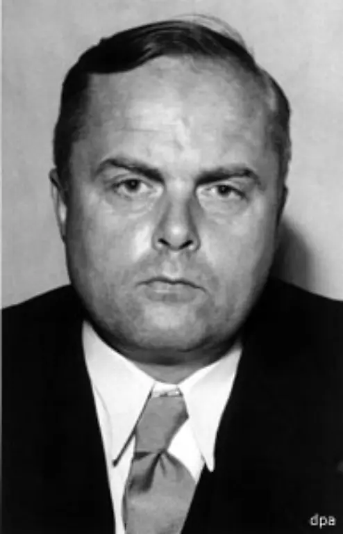 Theodor-Oberlaender-war-Bundestagsmitglied-schaffte-es-unter-Adenauer-in-die-CDU-Fraktion-und-wurde-Vertriebenenminister-Doch-er-hatte-schon-einmal-Karriere-gemacht-im-Dritten-Reich-als-NSDAP-Mitglied