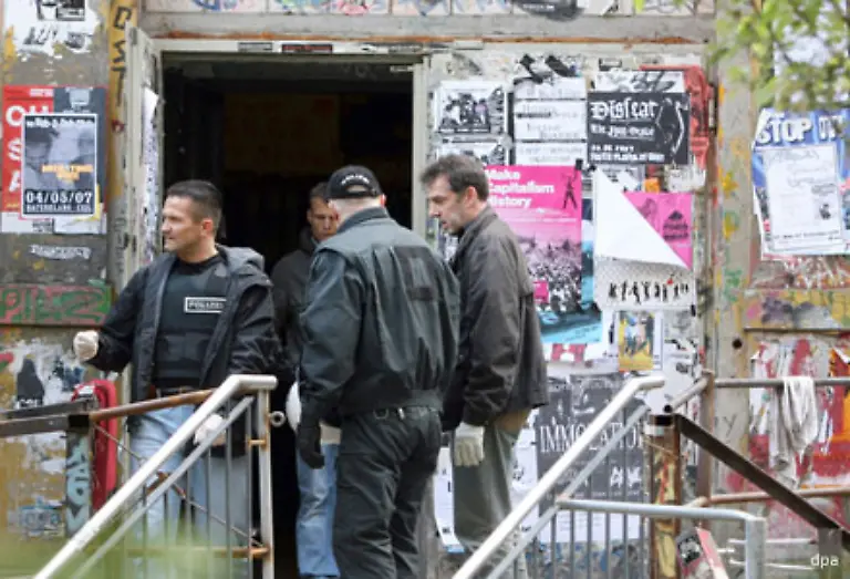 Im-Mai-klopften-das-LKA-und-die-Bundesanwaltschaft-vor-dem-G8-Gipfel-an-die-Tuer-wegen-des-Verdachts-der-Bildung-einer-terroristischen-Vereinigung