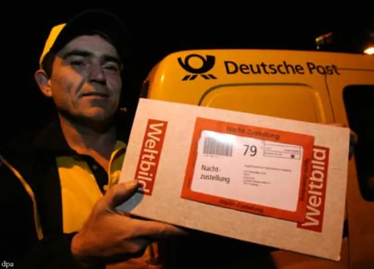 Selbst-auf-den-Versandbuchhandel-ist-so-kurz-vor-dem-Fest-Verlass-Heute-bestellt-huebsch-eingewickelt-und-morgen-direkt-an-den-Beschenkten-geliefert