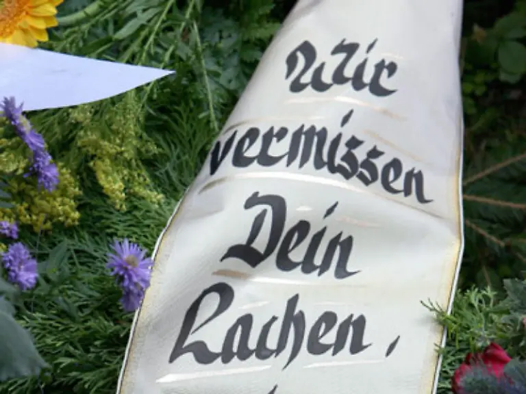 Verabschieden-mussten-wir-uns-dieses-Jahr-wieder-von-Menschen-die-wir-liebgewonnen-hatten-oder-an-die-wir-einfach-gewoehnt-waren
