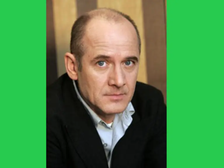 Im-Fruehjahr-noch-erhielt-einer-seiner-groessten-Erfolge-Das-Leben-der-Anderen-einen-Oscar-als-bester-auslaendischer-Film-Am-22-7-starb-der-beliebte-Schauspieler-Ulrich-Muehe-nach-langer-schwerer-Krankheit-mit-nur-54