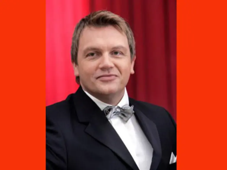 Von-wegen-Ich-bin-dann-mal-weg-Eigentlich-wollte-Hape-Kerkeling-eine-mediale-Pause-machen-war-dann-aber-auf-dem-Jakobsweg-unterwegs-und-hat-das-literarisch-umgesetzt-ein-Bestseller