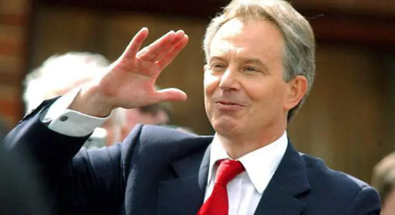 Bye-bye-Tony-Nach-zehn-Jahren-als-Premierminister-erklaert-Blair-im-Mai-2007-seinen-Ruecktritt-zum-27-Juni-2007-Mit-Blairs-Entscheidung-ist-sein-Rueckzug-vom-Amt-des-Vorsitzenden-der-Labour-Partei-verbunden