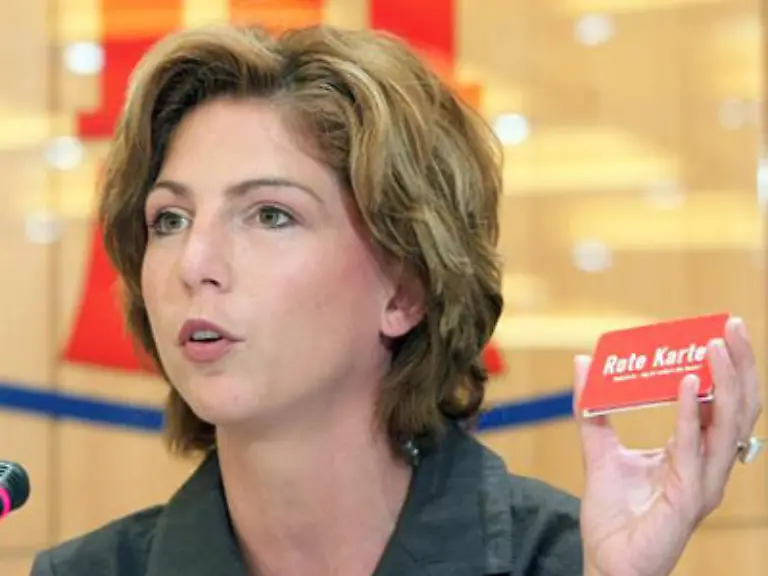 Sabine-Baetzing-Als-Drogenbeauftragte-der-Bundesregierung-hatte-die-SPD-Politikerin-in-diesem-Jahr-grossen-Anteil-daran-dass-Behoerden-und-Gaststaetten-Nebenzimmer-ausgenommen-bald-rauchfrei-sein-sollen