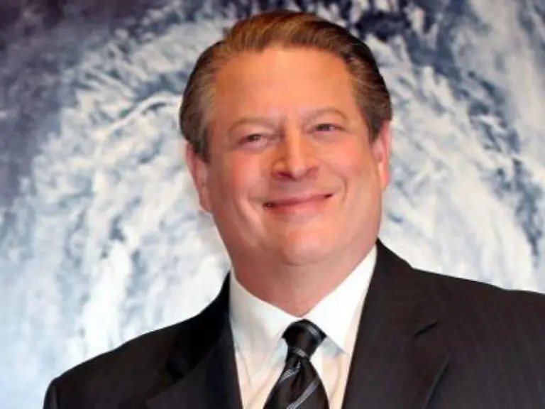 Wer-haette-das-gedacht-Der-ehemalige-US-Vizepraesident-erhaelt-den-Friedensnobelpreis-Zusammen-mit-dem-UN-Klimarat-IPCC-wird-er-fuer-seinen-Einsatz-gegen-die-drohende-Klimakatastrophe-ausgezeichnet