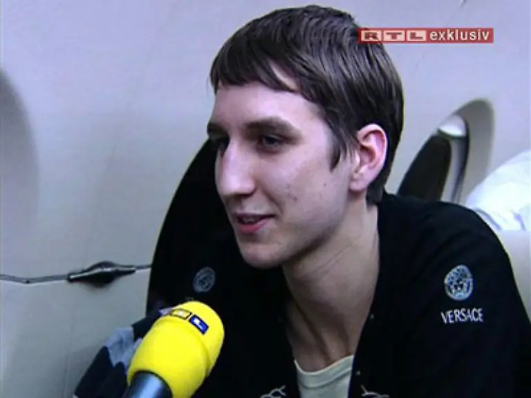 Folgenschwerer-Urlaubsflirt-Acht-Monate-sitzt-der-17-jaehrige-Marco-W-in-Antalya-im-Gefaengnis-Ihm-wird-vorgeworfen-eine-13-jaehrige-Englaenderin-sexuell-missbraucht-zu-haben-Inzwischen-ist-er-wieder-zu-Hause