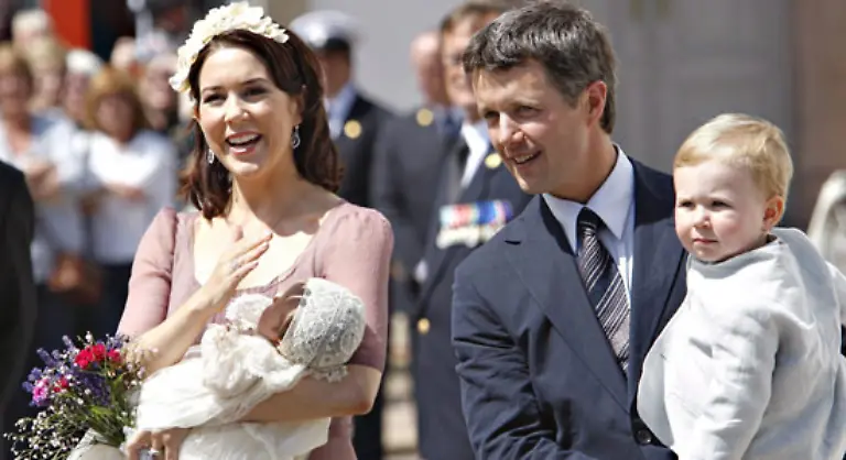 In-Daenemark-soll-es-kriseln-Trotz-der-Geburt-der-kleinen-Isabella-scheint-es-nicht-zum-Besten-um-die-Ehe-des-Kronprinzenpaares-zu-stehen