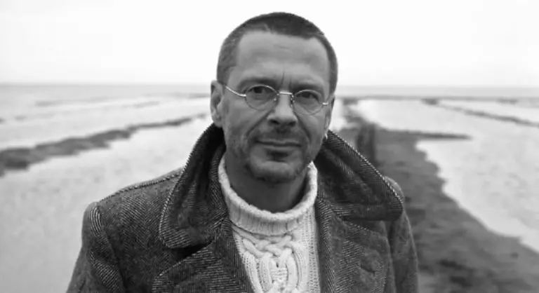 Der-Einhandsegler-Mey-traeumt-mal-vom-weiten-Horizont-und-vom-Abhauen-oder-beleuchtet-musikalisch-kritisch-das-deutsche-Narrenschiff-der-Politszene