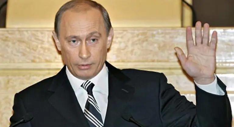 2007-war-sein-Jahr-Die-Wahl-zur-Duma-funktioniert-der-russische-Praesident-Wladimir-Putin-flugs-zu-einem-Referendum-ueber-sich-selbst-um-Natuerlich-gewinnt-er-Im-naechsten-Jahr-wird-er-Ministerpraesident-unter-einem-von-ihm-erkorenen-Praesidenten